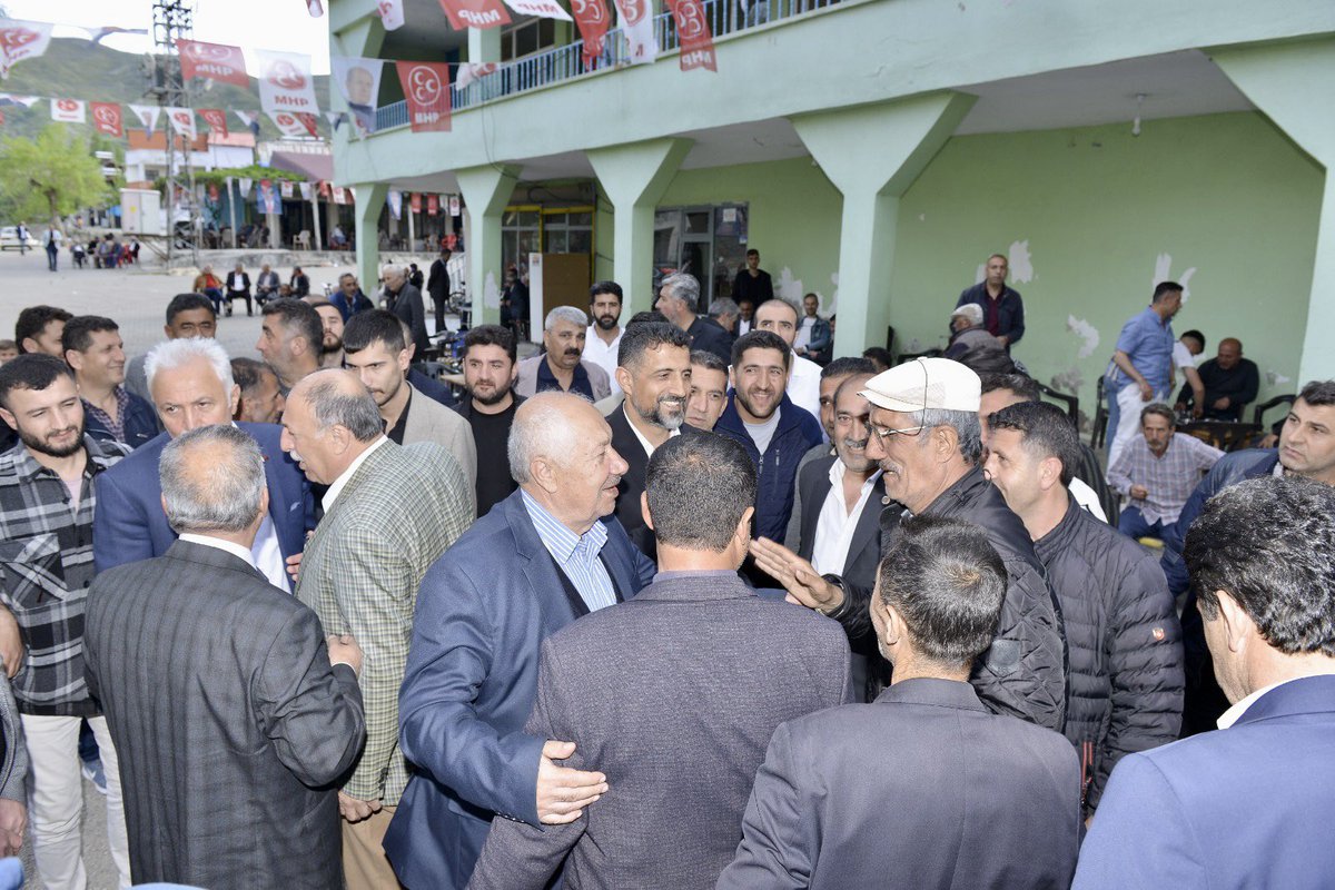 leventozmen49's tweet photo. Karaağaçlı Beldemizi ziyaret ettik. Hemşehrimizle bir araya geldik. Bizi bağrına basan belde halkımıza teşekkür ediyorum. 
#MuşMhpDiyor https://t.co/8J4gpjo8ng
