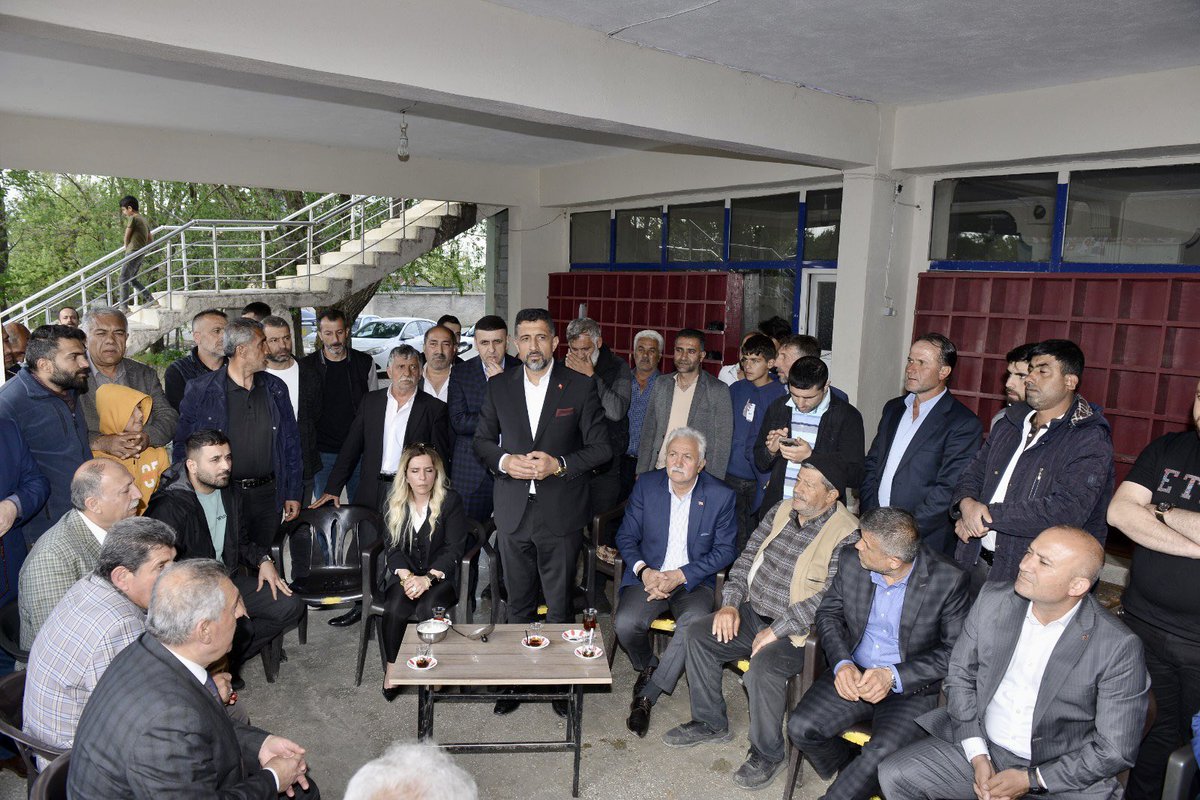leventozmen49's tweet photo. Karaağaçlı Beldemizi ziyaret ettik. Hemşehrimizle bir araya geldik. Bizi bağrına basan belde halkımıza teşekkür ediyorum. 
#MuşMhpDiyor https://t.co/8J4gpjo8ng