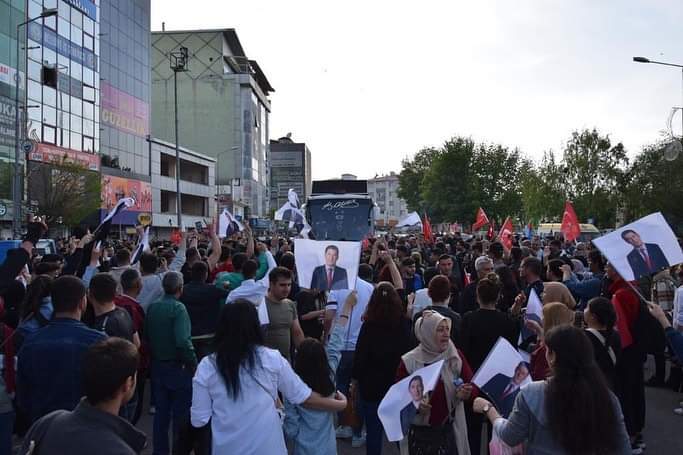 OAnGeliyor42's tweet photo. "Türk milliyetçilerini yok sayan herkesi üzeceğiz."

| Dr. Sinan Oğan

@DrSinanOgan #DipDalgaGeliyor #OAnGeliyor https://t.co/KPYoEc3Okp