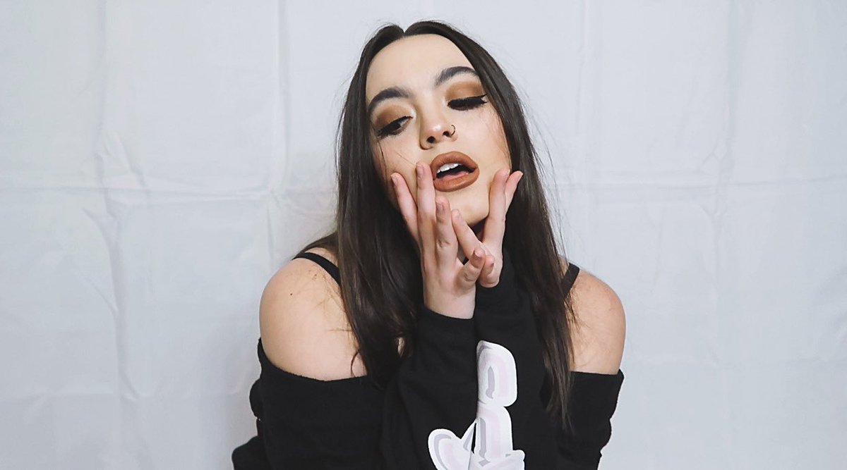 jordanlacore's tweet photo. “One red wine” turned into “you’re mine”🏙️🦋🔮 https://t.co/bG2lSWMWLY