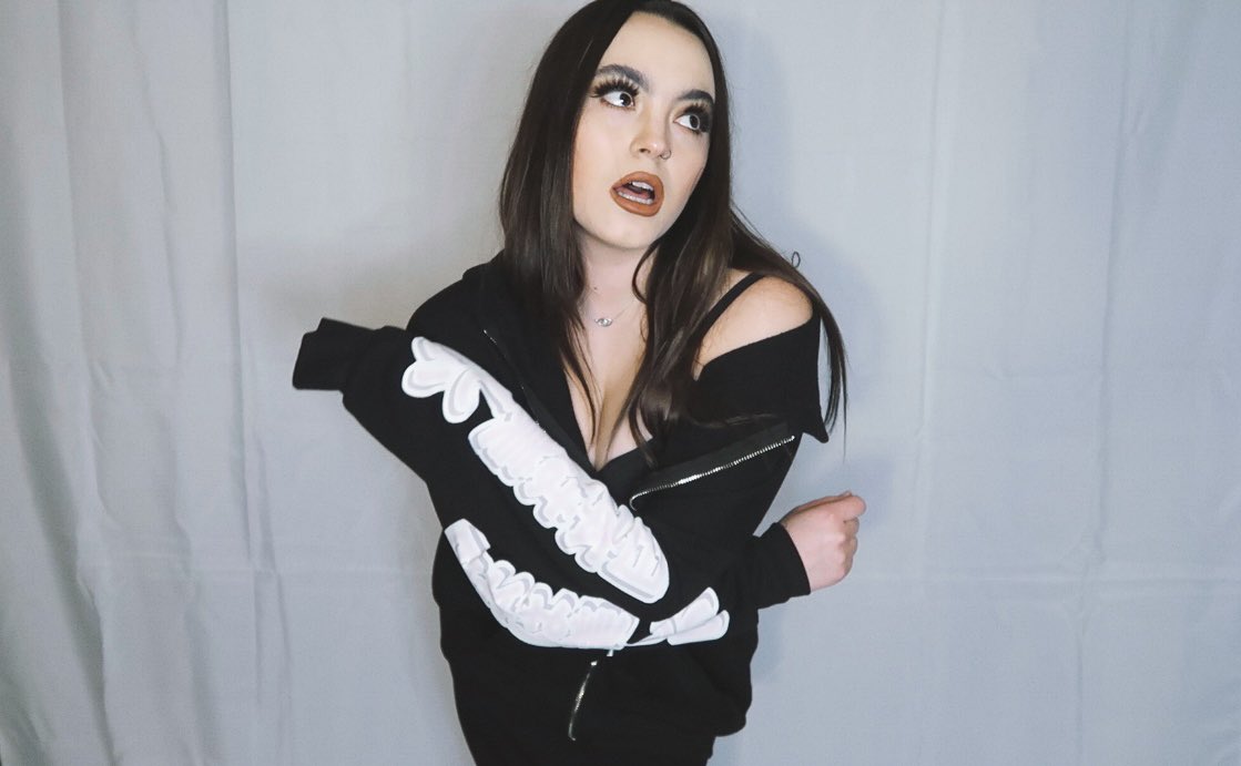 “One red wine” turned into “you’re mine”🏙️🦋🔮