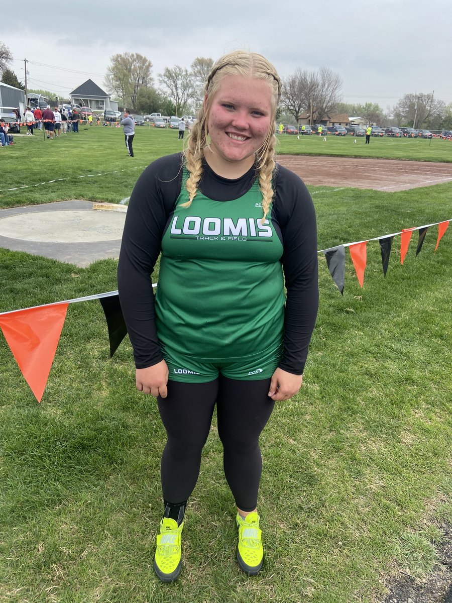 Chloe has qualified in the shot put. #Loomiswolves