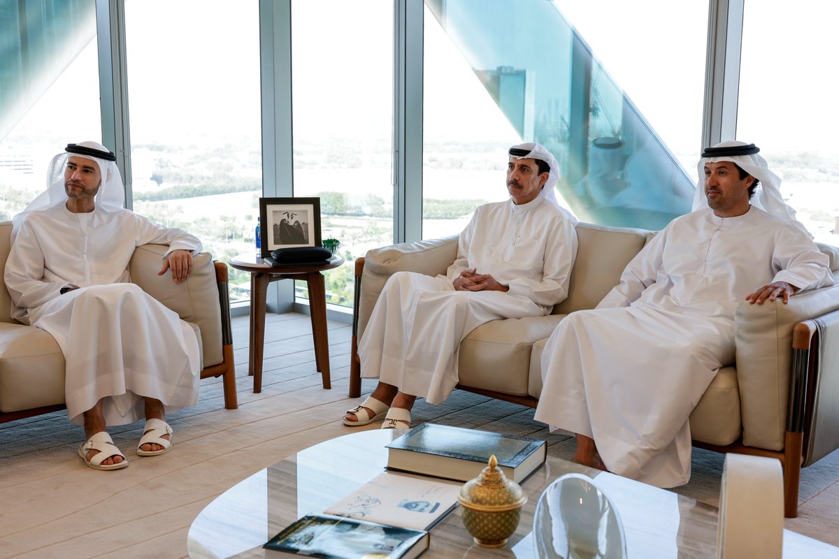 DXBMediaOffice's tweet photo. .@MaktoumMohammed meets with James Gorman, Chairman and CEO of Morgan Stanley, at @DIFC and discusses with him opportunities that global financial industry players can tap out of Dubai by leveraging the city’s infrastructure, growth-friendly policies &amp; support services. https://t.co/kp9pHHNLka