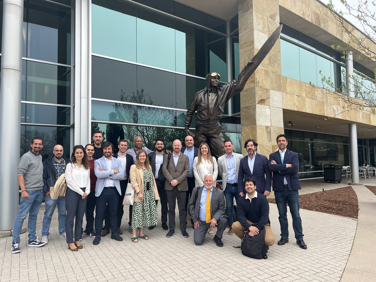 civiluavs's tweet photo. ✈️ Unha delegación de empresas e centros de coñecemento do Polo Aeroespacial de Galicia visitou hoxe as instalacións de Boeing Global Services.
Gracias pola acollida!
#CivilUAVSInitiative #Xponential2023 https://t.co/hx8BEmaYje