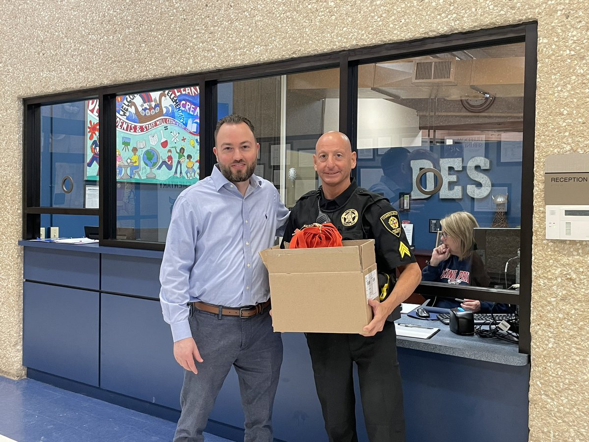 MelisHubbard1's tweet photo. Thank you #ACHIEVEFortBendCounty for providing books for 1st graders to read for summer and thanks to @FortBendPct1 @fortbendpct4 for the deliveries! https://t.co/D6mQkGo2Ve