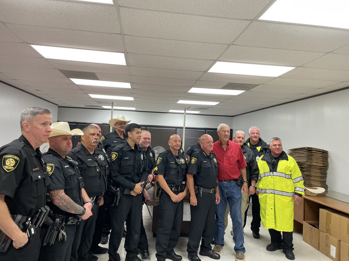 Thank you #ACHIEVEFortBendCounty for providing books for 1st graders to read for summer and thanks to <a href="/FortBendPct1/">Fort Bend Pct 1 Constable</a> <a href="/fortbendpct4/">Fort Bend Constable Pct 4</a> for the deliveries!