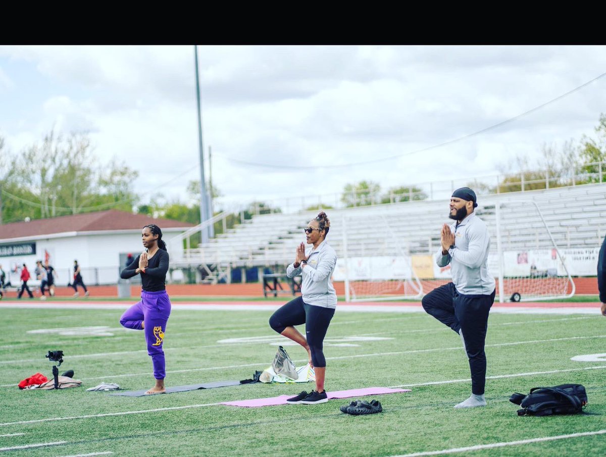 pb_2foundation's tweet image. Our Wellness Wednesday Yoga Series with @ColerainFtball provided mental and physical benefits to enhance well-being! Special thanks Brandi Bee you are amazing 🧘🏿‍♂️🧘🏈💚

 #PresForward #WellnessWednesday #Namaste #StudentAthletes #Mindfulness #Meditation