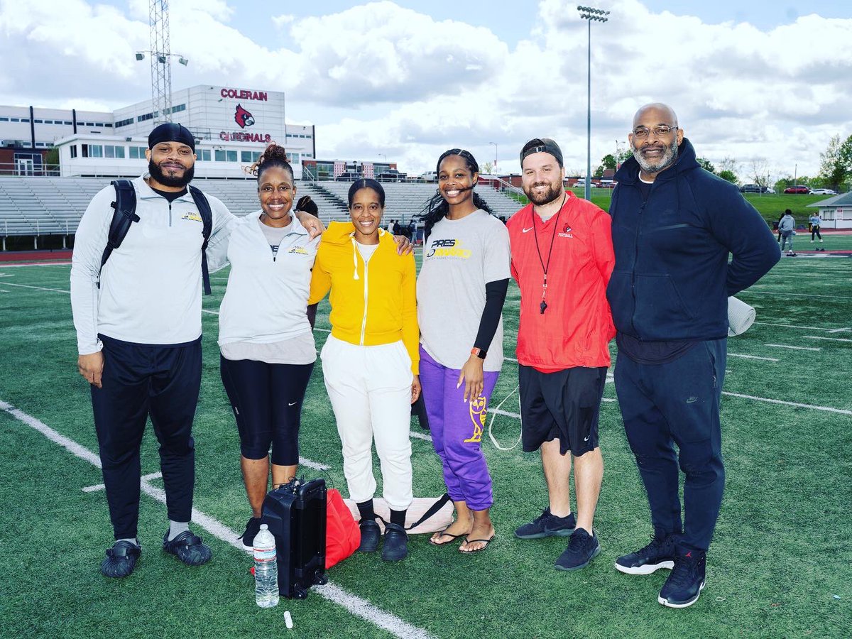 pb_2foundation's tweet image. Our Wellness Wednesday Yoga Series with @ColerainFtball provided mental and physical benefits to enhance well-being! Special thanks Brandi Bee you are amazing 🧘🏿‍♂️🧘🏈💚

 #PresForward #WellnessWednesday #Namaste #StudentAthletes #Mindfulness #Meditation
