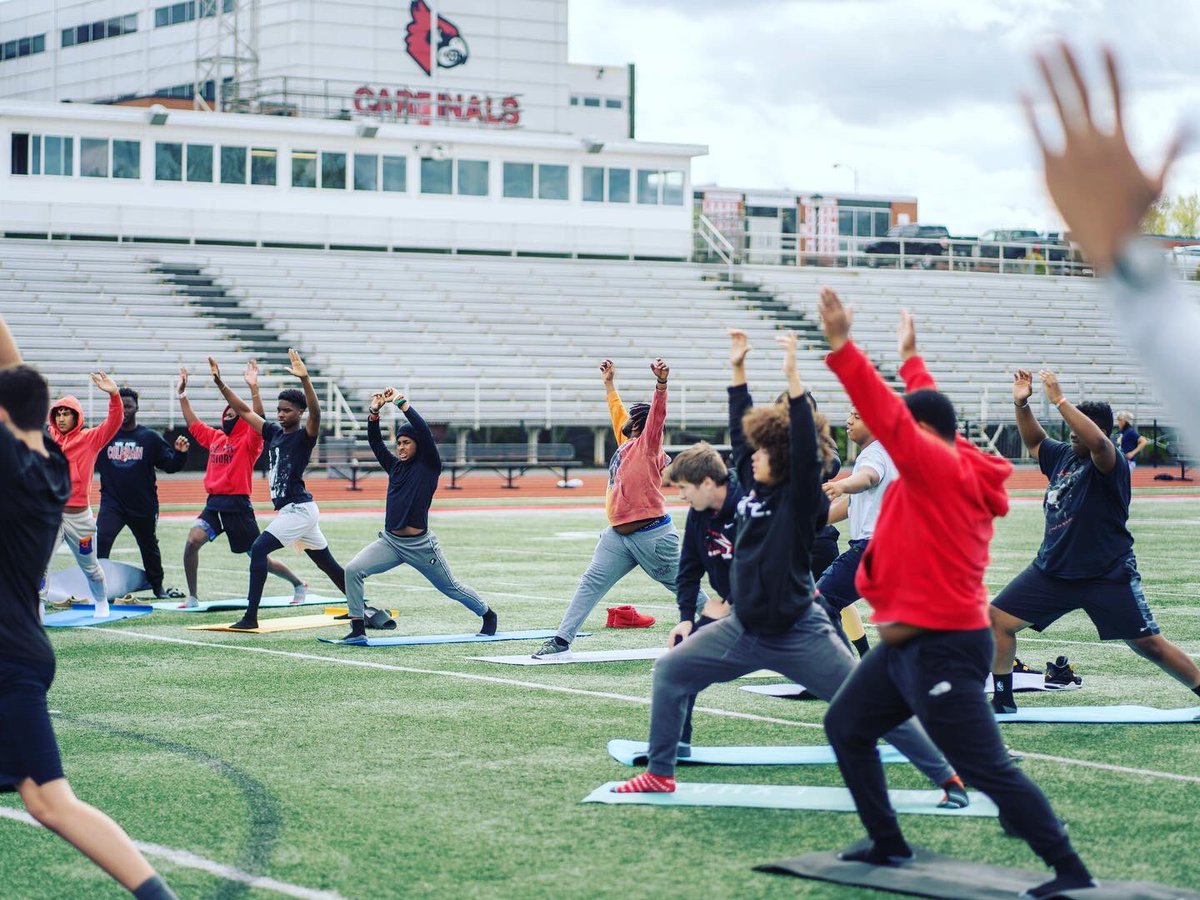 pb_2foundation's tweet image. Our Wellness Wednesday Yoga Series with @ColerainFtball provided mental and physical benefits to enhance well-being! Special thanks Brandi Bee you are amazing 🧘🏿‍♂️🧘🏈💚

 #PresForward #WellnessWednesday #Namaste #StudentAthletes #Mindfulness #Meditation