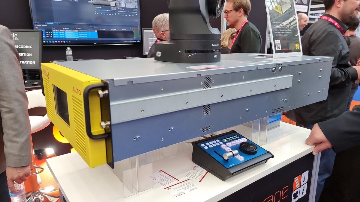 TeamFlight4's tweet image. A nice little server from #DigitalGarageTV 100TB all the way to 100 peta!