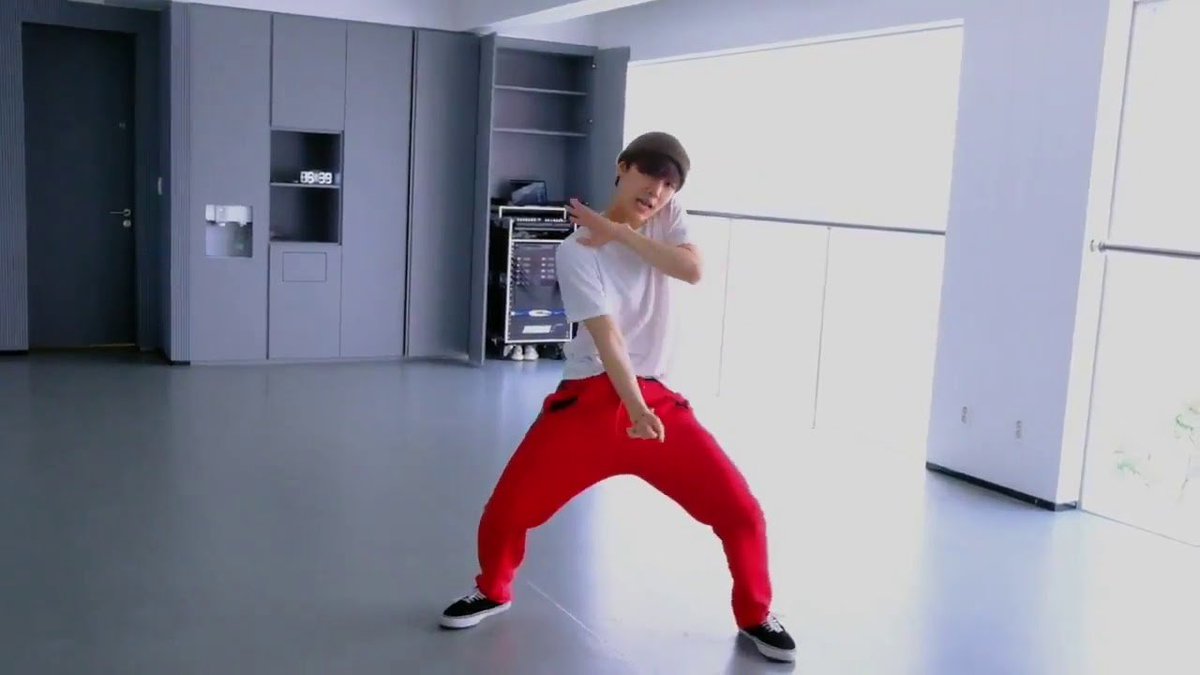 ใครทัน เตนล์ เต้นชาเลนจ์ In My Feelings บ้างคะ ที่ร้องว่า kiki do you love me , are you riding?
ใครทันก็ดีใจด้วยค่ะเพราะทวิตเตอร์มันลบคลิปไปหลายปีแล้วเพราะลิขสิทธิ์ ฮรุก อยากจะบอกว่า 
เตนล์ เต้นเก่ง มาก เตนล์ หล่อ มาก