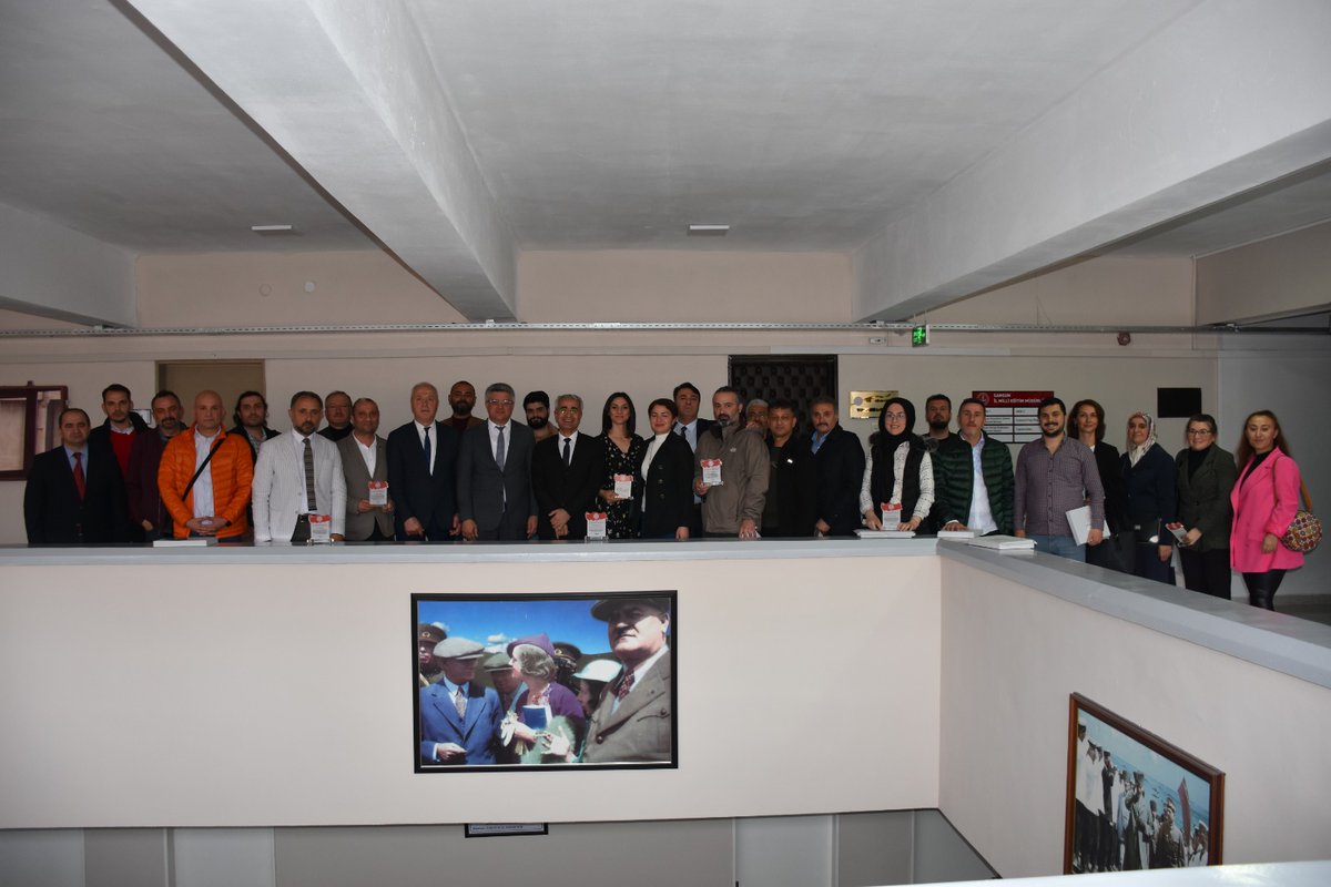 SamsunMemAkub's tweet photo. Bakanımız Sayın Mahmut Özer tarafından 6 Şubat Kahramanmaraş merkezli depremlerde özveriyle çalışan @SamsunMemAkub ekibimize hazırlanan plaketler, İl Milli Eğitim Müdürümüz @muratagar60 takdim etmiştir.@mebakub @meb_dhgm @OzilLevent @ozkan_meb @mebakub @csula1 @SamsunMEM_ISGB https://t.co/uc34i4llol