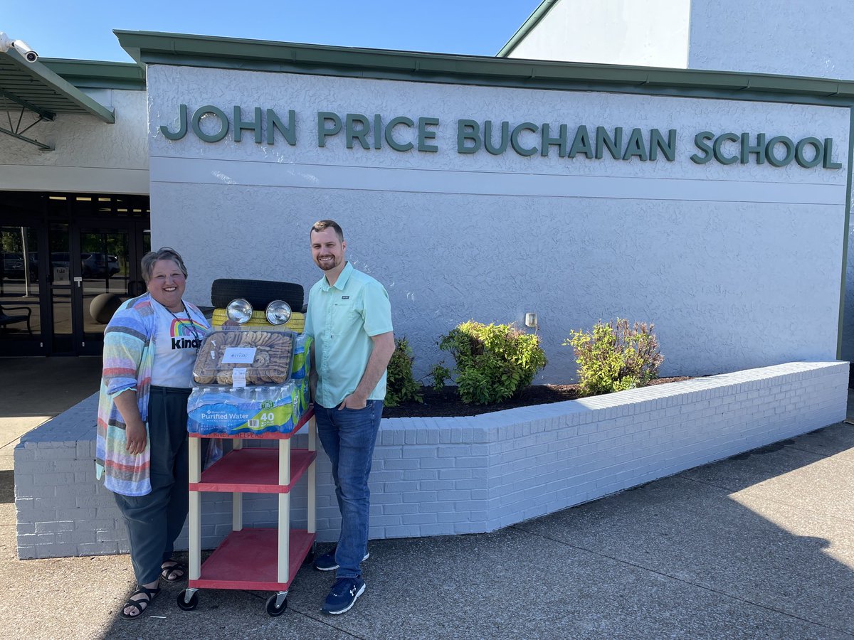 BuzzingatBES's tweet photo. Thank you ⁦@CommishBeverly⁩ for bringing treats to celebrate our teachers and staff. We appreciate all your support! ⁦@BESboroHornets⁩ https://t.co/bN0MYPdPYc