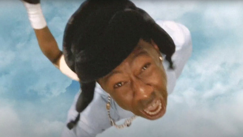 me: playing bloxorz the block about to enter the level: