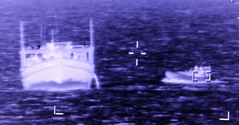 RoyalNavy's tweet photo. Agile ✔ Alert ✔ Versatile ✔ Successful ✔

Just days after helping British citizens evacuate from Sudan, @HMSLANCASTER and her Royal Marines of @42_commando struck at dusk, pouncing on a dhow carrying nearly 200 11kg bags of hash - worth over £2.5m.