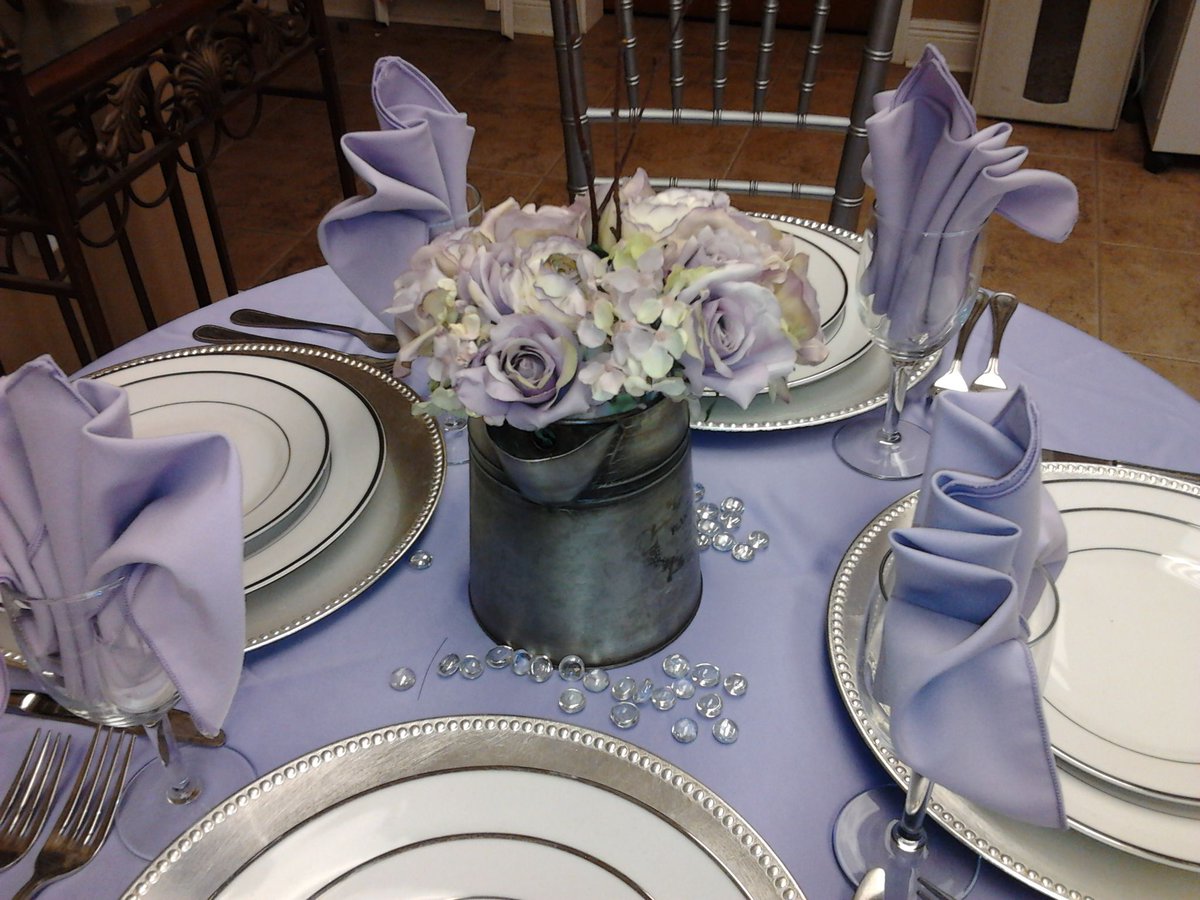 New Orleans Party Rentals carries stylish linens guaranteed to elevate special events of all kinds! Let our party planning professionals help you create beautiful table settings that will wow your guests. Call today! neworleanspartyrentals.com/index.php/Rent…