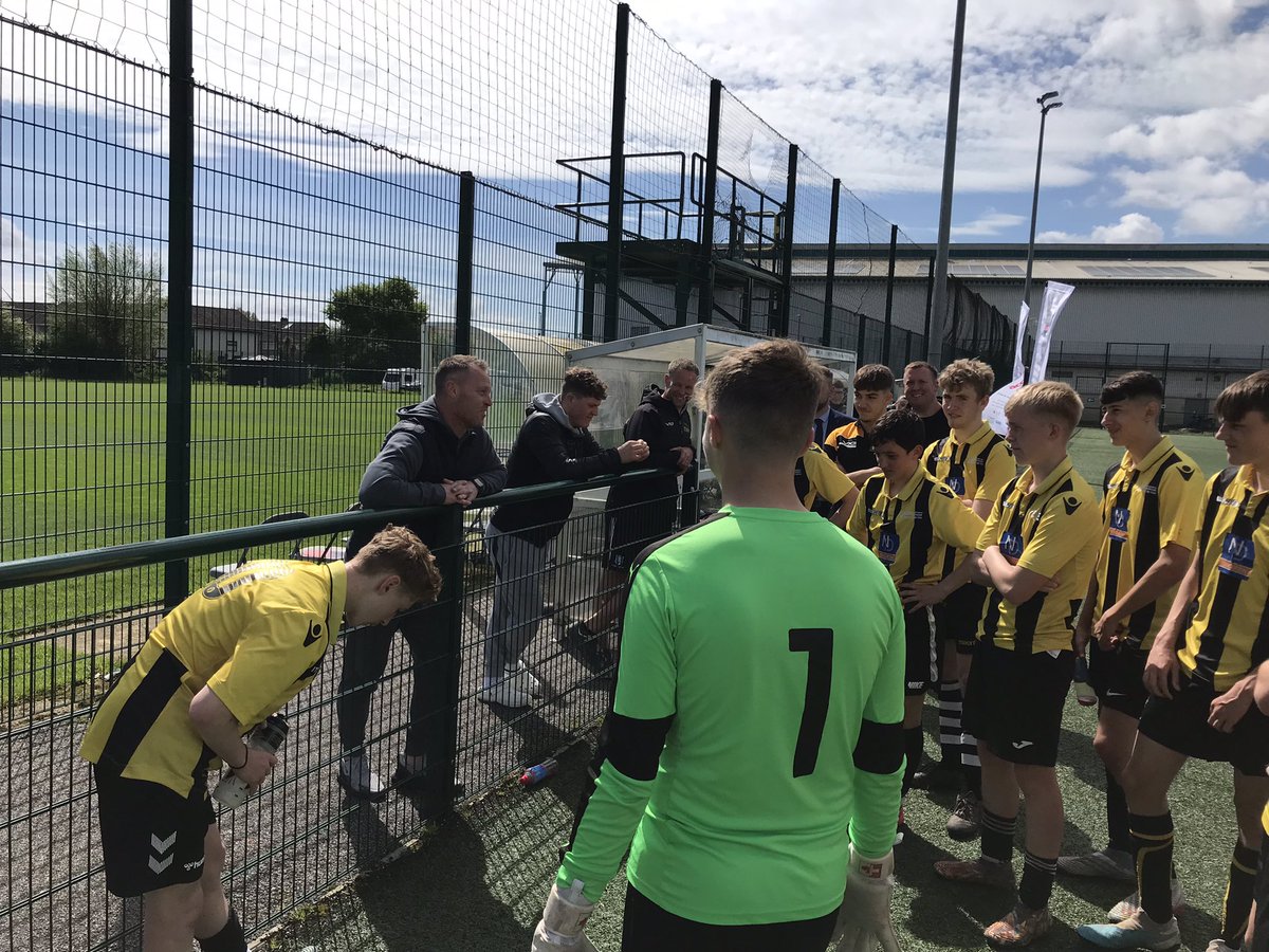 MrHodge01's tweet photo. Fantastic achievement by my Year 11 ⚽️ boys this year @NewportH @NhsThrive Won the welsh cup and now for the 2nd year running the @NPTSchoolsCup beating a strong @Caerleonboyspe side 5-1, proud be on belief! Goal scorers were J.Ali x2, Griffin, Pring &amp; Ley. Da iawn boys MOM Duke https://t.co/sFUjueTZZM