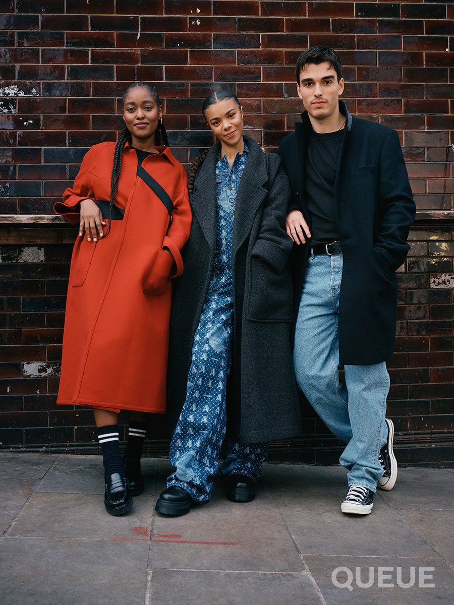 CoreyMylchDaily's tweet photo. 📸 | Corey, India &amp; Arséma for @netflixqueue #QueenCharlotte #coreymylchreest https://t.co/JrbxMEOAUM