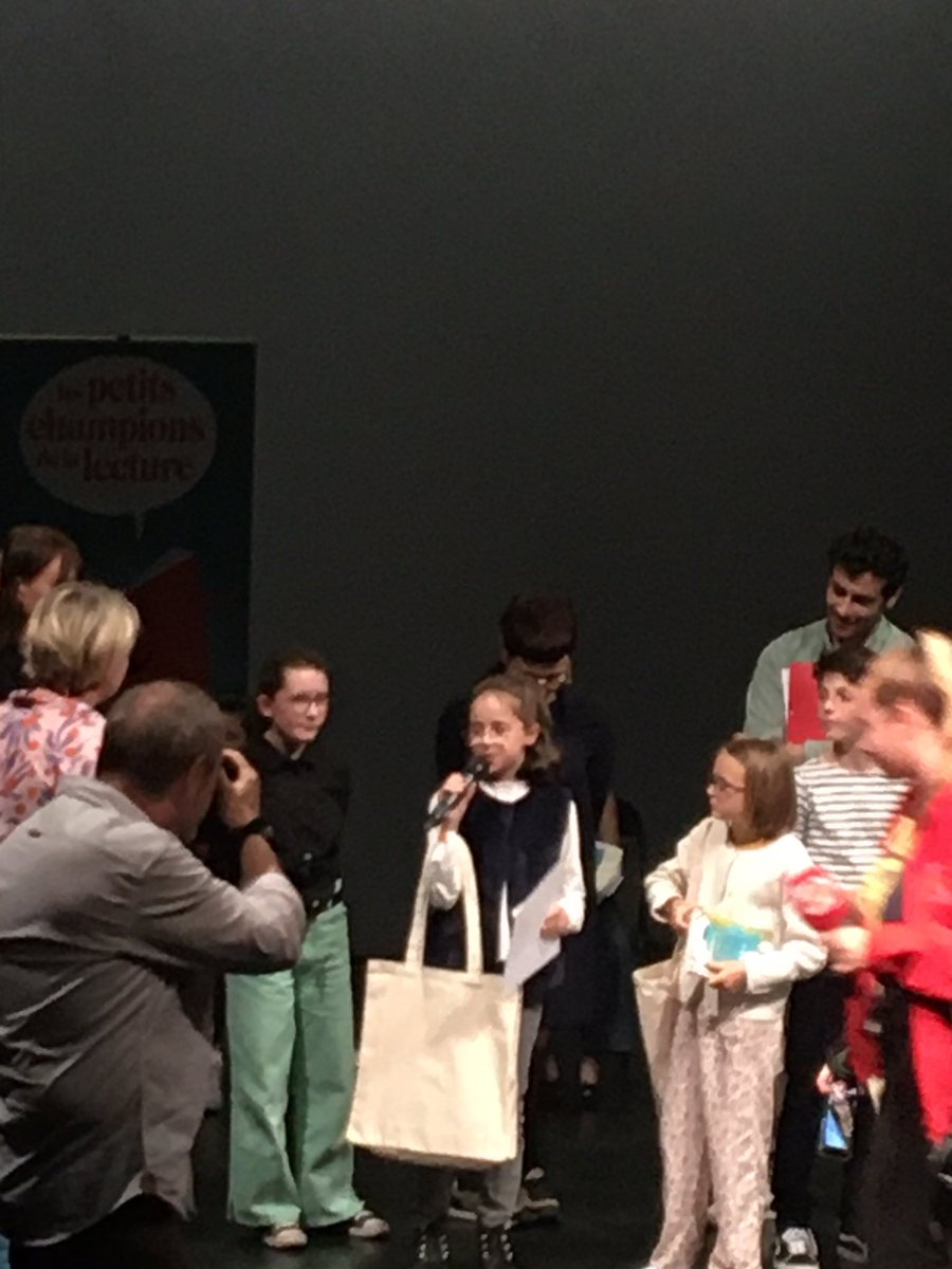 GroupeMdl's tweet photo. Finale régionale des #petitshampionsdelaleture. Bravo aux 12 élèves de la région Auvergne Rhône Alpes qui ont surmonté leur stress pour partager leur goût des mots . Et bravooooo à notre finaliste de l’école R-Cassin à St Pierre de chandieu 🥳🥳 https://t.co/FuF12tDntq