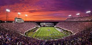 Blessed to receive an offer from East Carolina🙏🏾 @ECU_Coach_Weave @GreyhoundFball @ECUPiratesFB @MohrRecruiting