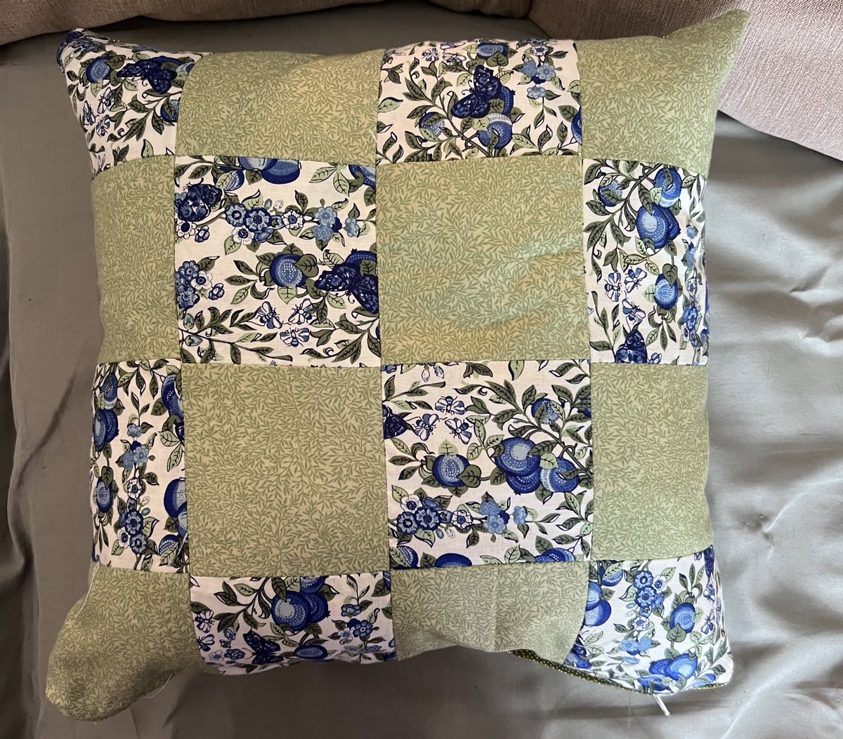 FixingWires's tweet photo. I made this pillow and I'm crocheting this thing that'll be something one day so here is that, show me yours! Also the pillow has a ZIP! I used a zipper foot! AND THE PILLOW IS FINISHED! Could I of picked a better photo? Yes, but I'm excited about it. #adhdtwitter #adhdmakers https://t.co/kO4lNi7s85
