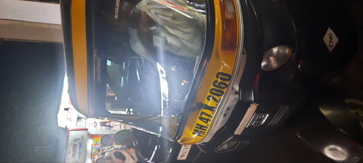 simply_Sundeep's tweet photo. @MumbaiPolice @MTPHereToHelp 
Notorious auto driver at Borivali West station, refusing rides and obstructing traffic to select best one ride from many! Roz ki kahani outside station. No queue system! https://t.co/w2p12MvRGh
