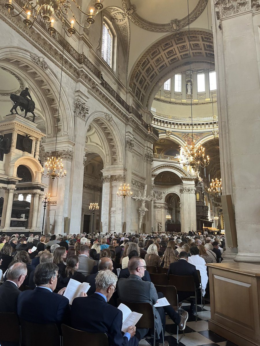 Barts_Charity's tweet photo. The stage is set for a fabulous #ViewDay celebration. Starting off with a Thanksgiving Service at @StPaulsLondon 👏👏👏

Watch the Livestream on our YouTube now: https://t.co/P06ERpkHip https://t.co/iGCzE1bDl3