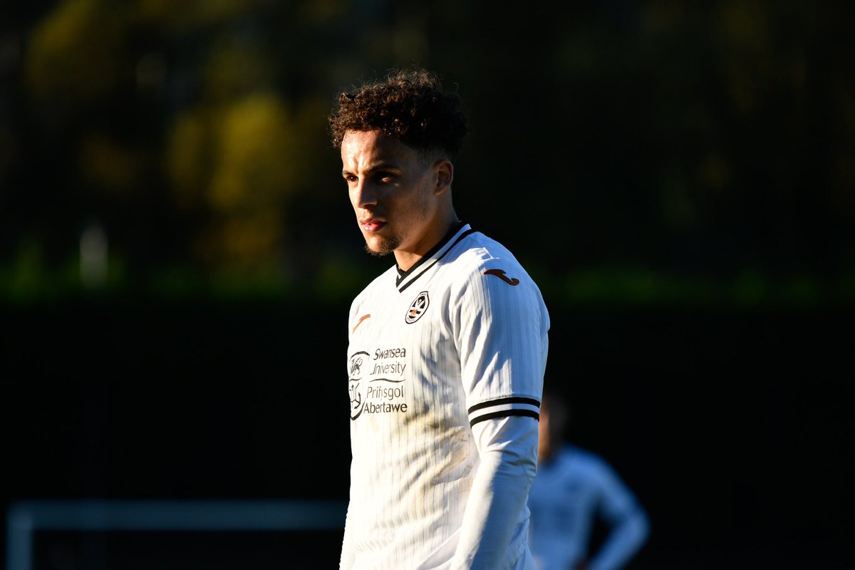 LincolnMcfayden's tweet photo. Been a season cut short due to injury however been another good season with lots of highs and lows. Great win from the lads to end the season today @swans_academy. Onto the next season we go @SwansOfficial 🦢🤍 https://t.co/4cUlHzeqAd
