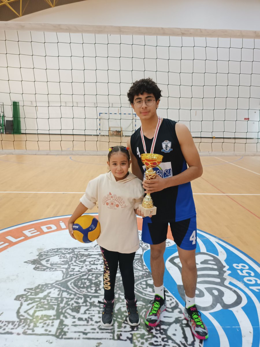 Odana girip sessizce resimlerine bakarak "abicim seni çok seviyorum"diye ağlatan abisiz bırakan  lanet İsias katilleri. Acı içinde kıvrandığınız günü görmek için sabırsızlanıyorum. Gün yüzü görmeyin.
#isiasortakdavamız