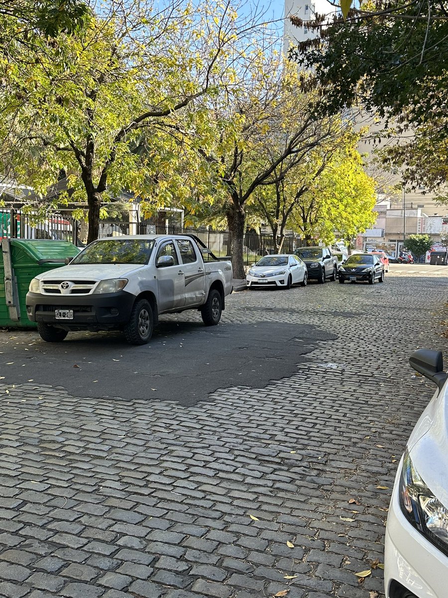 De L a V por la mañana, sobre la calle Dr. Eleodoro Lobos al 700 (lateral del Hospital Durand)…todos en doble fila y sin sus dueños al volante. No les importa nada. Sin control no hay orden. Nos jodemos los vecinos.
<a href="/GobiernoCABA/">Buenos Aires Ciudad</a> <a href="/LeoRicciardiOK/">Leo Ricciardi</a> 
<a href="/horaciorlarreta/">Larreta</a>
