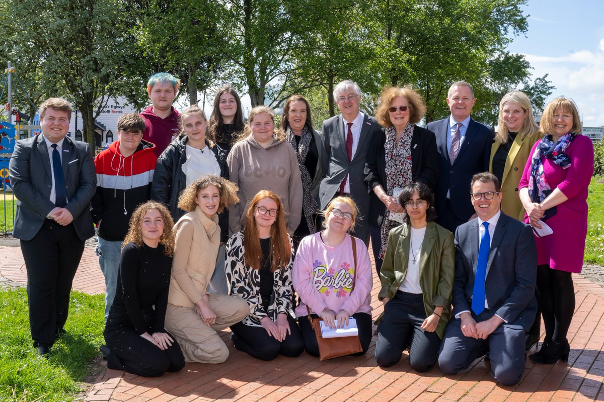 PrifWeinidog's tweet image. It was a pleasure to meet these incredible young people earlier to sign our declaration to transform care services for children and young people.

Our plans for reform have been developed with them and reflect their experience in the care system.

Diolch i chi gyd.