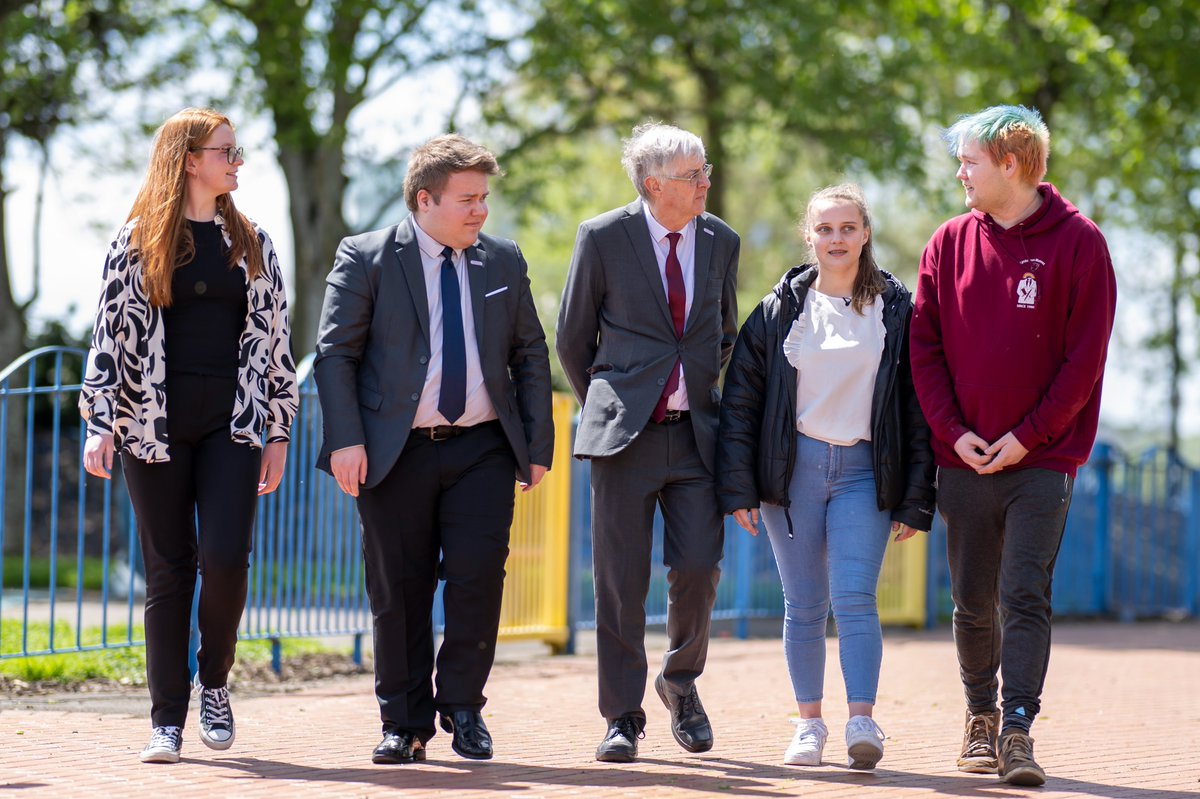 PrifWeinidog's tweet image. It was a pleasure to meet these incredible young people earlier to sign our declaration to transform care services for children and young people.

Our plans for reform have been developed with them and reflect their experience in the care system.

Diolch i chi gyd.