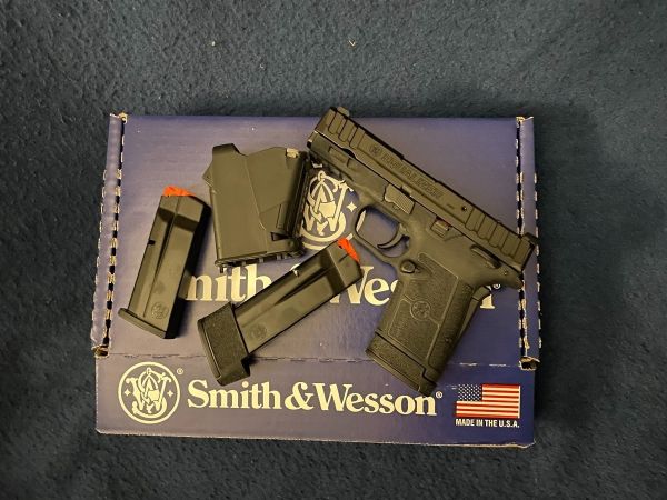 ArmsAds's tweet photo. S&amp;W EQUALIZER 9MM @pendergunsandammo

.
.
.
.
#armsads #pewpewlife #2a #survival #edc #tactical #freedom #rifle #rifles #usa #guns #gunsofinstagram #hunt #hunting #shooting #shootingsports #huntingrifle #glock #sig #pistol #rangeday #ak47 #ar15 #smithwesson #9mm #sw https://t.co/yVjS3xiZjZ