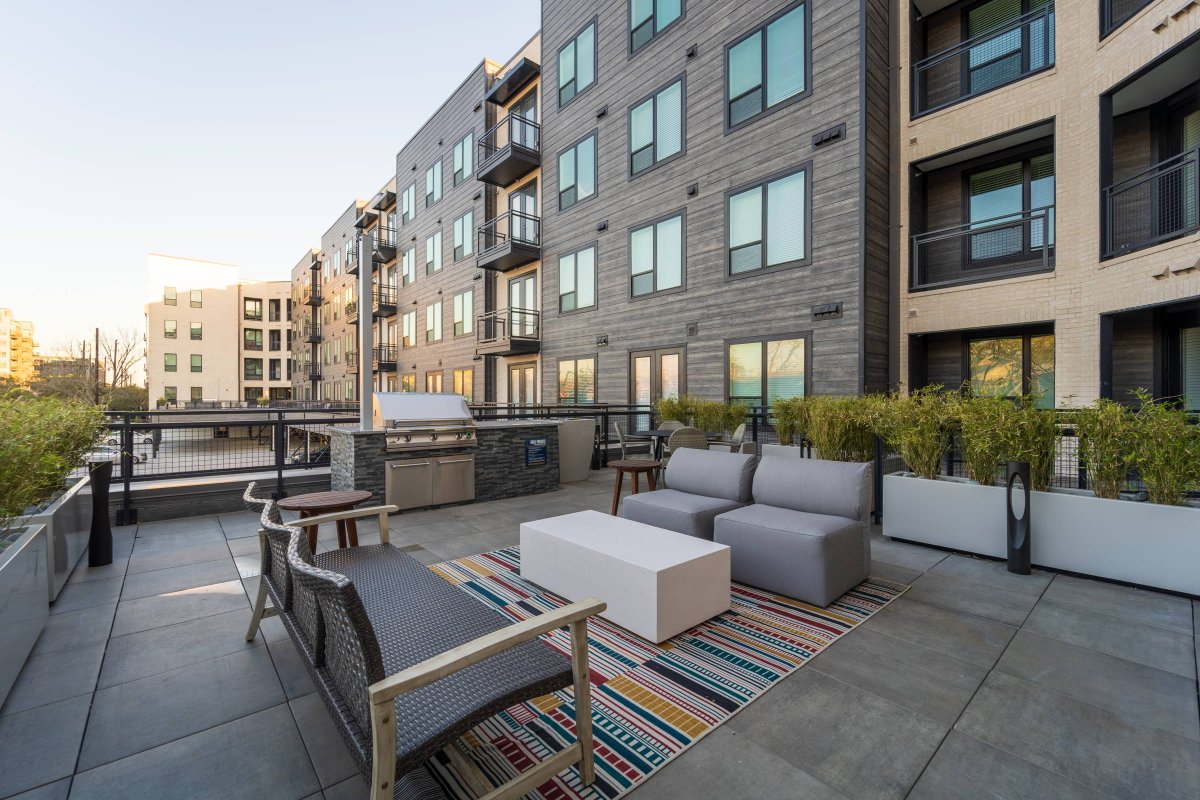SandlotEng's tweet photo. Construction recently completed on COOP Waterworks, a 124-unit apartment complex in the Houston Heights area that we designed for Urban Genesis.

#civilengineering #multifamily #HoustonHeights https://t.co/d21zqKrKgL