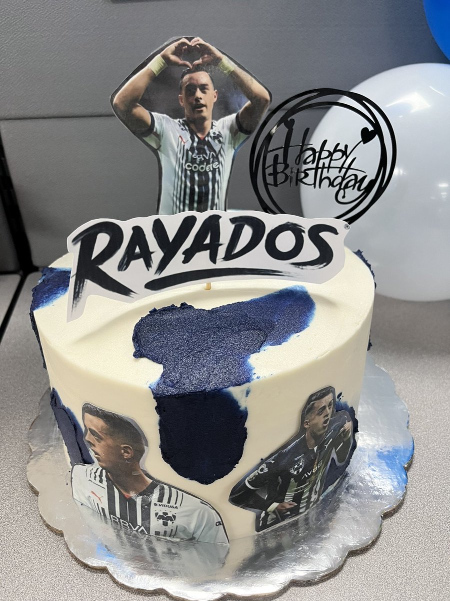 DianaGuzman14's tweet photo. Les presumo mi pastel de @rogelio7funes 🫶🏻 https://t.co/fibGOmE2hc