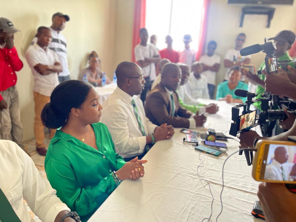 claudejoseph03's tweet photo. Mwen te akonpaye Komite direktè  Depatmantal EDE nan Sid ki t ap fikse pozisyon yo sou sityasyon peyi a. Nou renouvle angajman ak detèminasyon n nan batay pou n fòse gouvènman Ariel Henry a tande rezon. https://t.co/DrLzFG7n8d