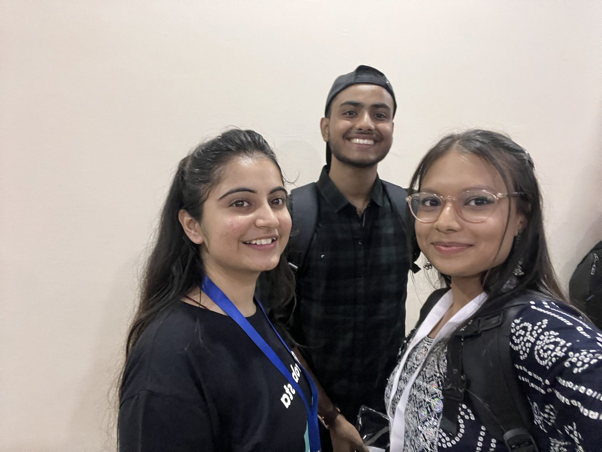 AnannaBasa43507's tweet photo. Thanks @bhavya_58 for this cool swagππ«Άπ»
@WeMakeDevs
#WeMakeDevsMeetup https://t.co/viqZzqSlVw