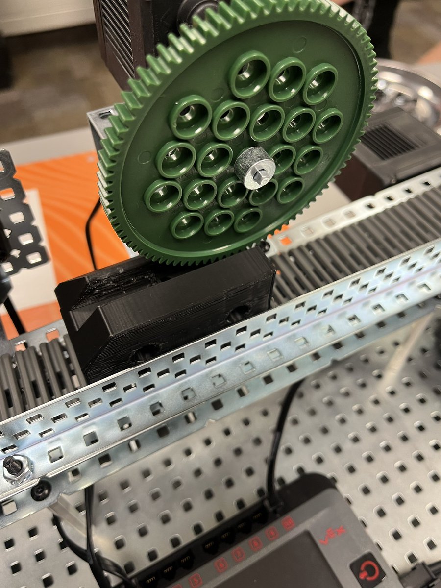 MVJHS_WEAVER's tweet photo. Workin’ that Assembly Line! #msdMVSTEM #coding #STEM @PLTWorg @VEXRobotics https://t.co/fxmmvvFwgp