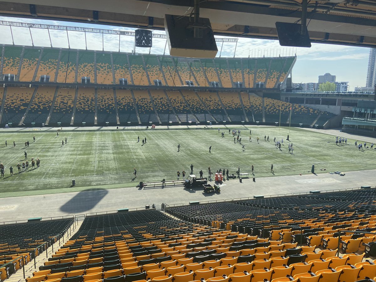 Morley_Scott's tweet photo. Oh look , football.  #Elks day one of rookie camp is underway. #backinthebooth https://t.co/cxmQbjdQtM