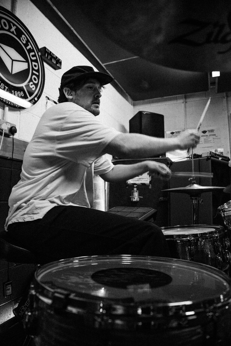 Kids In Glass Houses tweet media