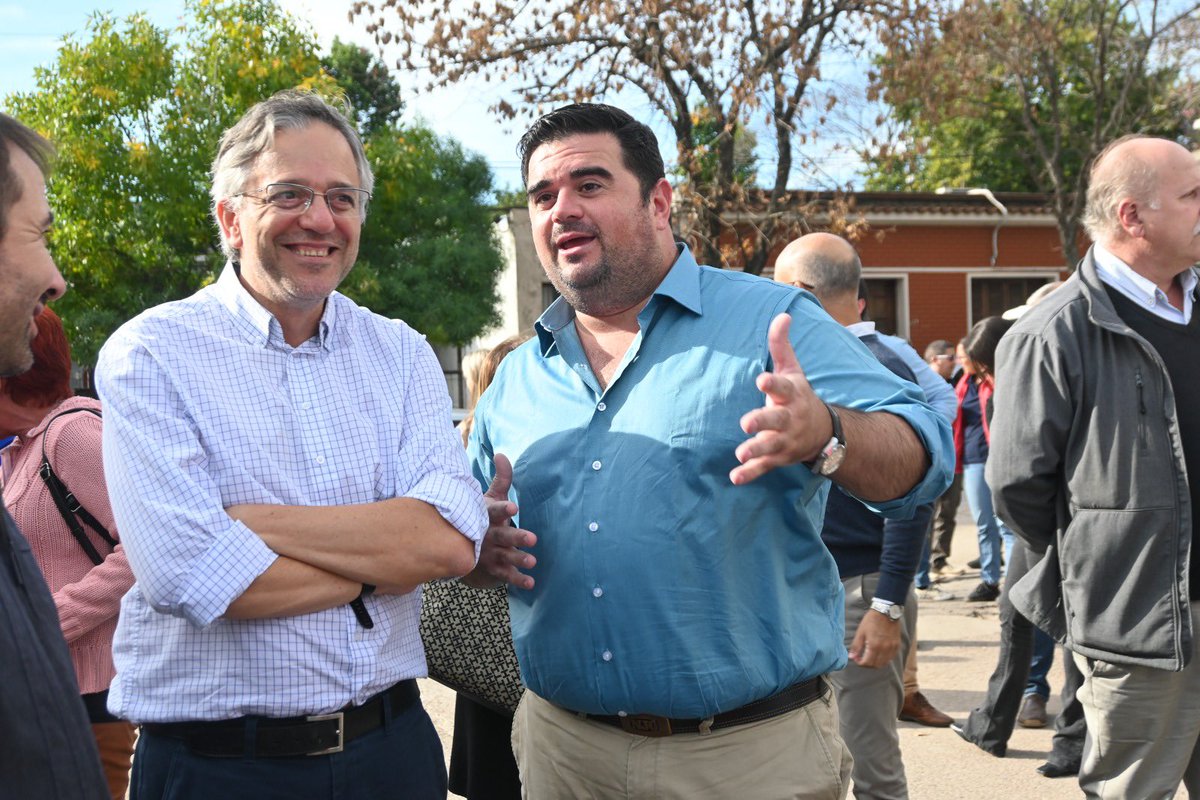 OliveraPdu's tweet photo. Una nueva Sede Universitaria está más cerca.Ayer recibimos en un día histórico al Rector de la @Udelaruy Rodrigo Arim y a todo el Concejo Directivo Central.Recorrimos el corralón donde se emplazará la nueva Sede y se presentó el anteproyecto. Un salto al futuro para nuestro depto https://t.co/y4KS729KWO