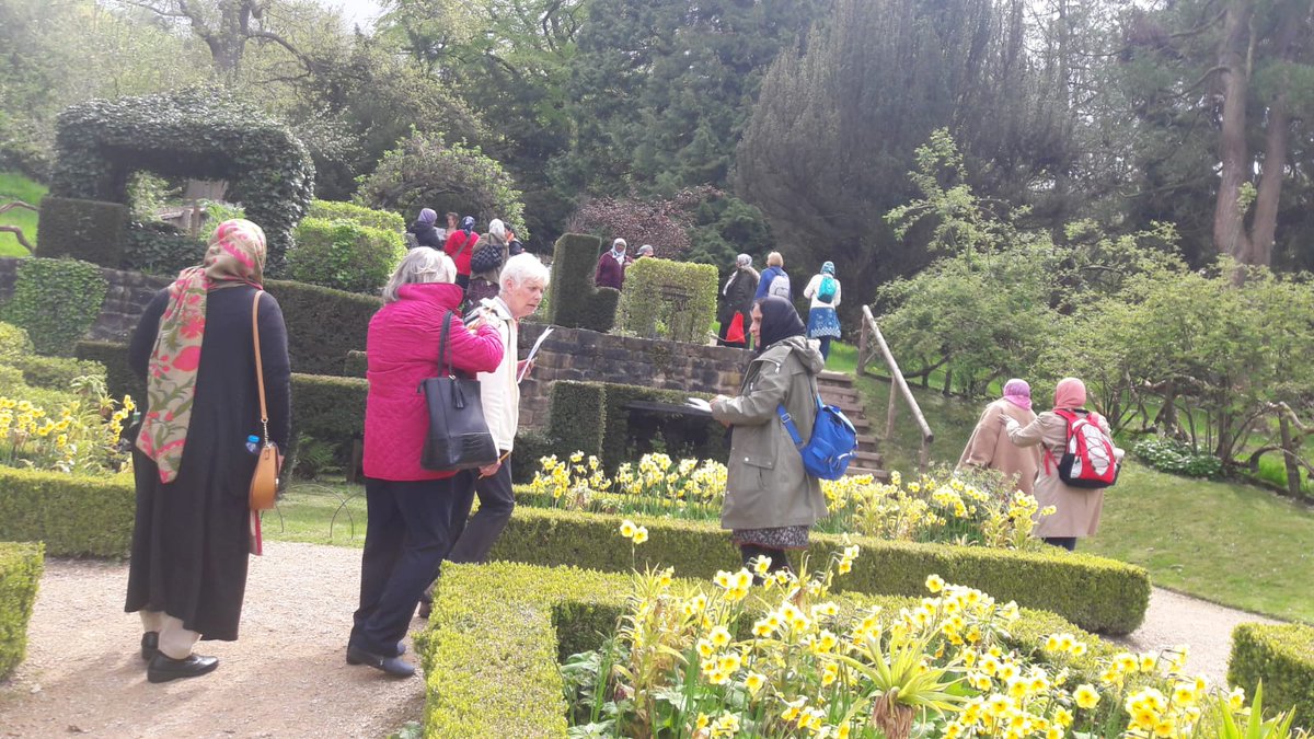 DarnallWB's tweet photo. Amazing work by Saada (one of our Health and Wellbeing Workers) and two of our volunteers, taking 25 local people to Chatsworth Cottage Garden today as part of our #GreenSocialPrescribing programme. It's really helped with feelings of isolation, stress and low mood. 💚 https://t.co/nVIdooCHtv
