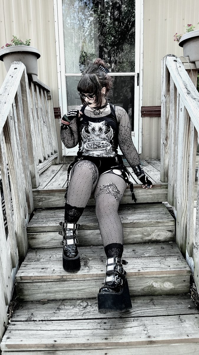 VampireFreaks's tweet photo. The spooktacular @goff.babi rocking our Conjuring Cat Tee! We are obsessed with the way this spooky fit was styled!
#Goth #Fishnet #VampireFreaks #ConjuringCat #Alternative #Gothic https://t.co/UFjrqQntAk