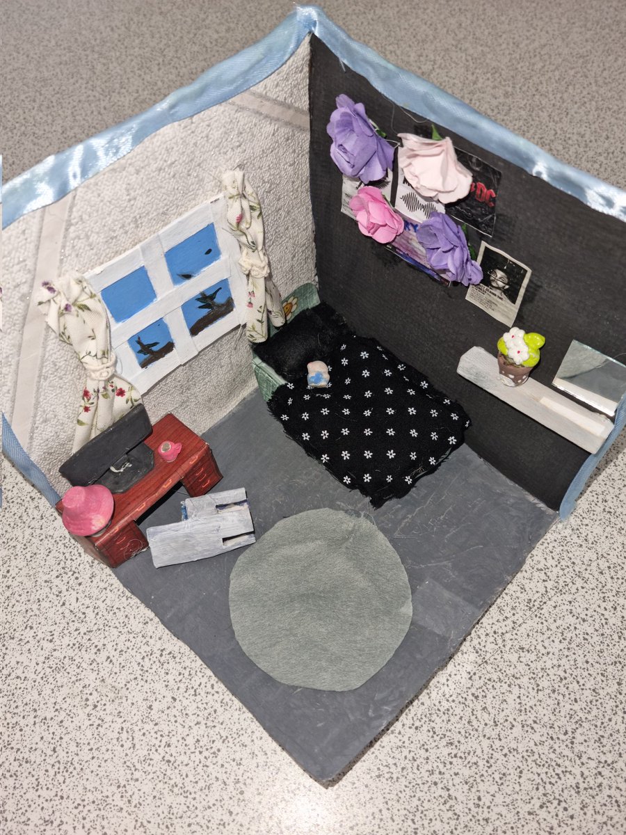 acs_art's tweet photo. Our Year 11 Artists have worked hard to create some fantastic pieces of work! Da iawn chi! It's been a pleasure watching your work develop! https://t.co/5OU3CIPXOB