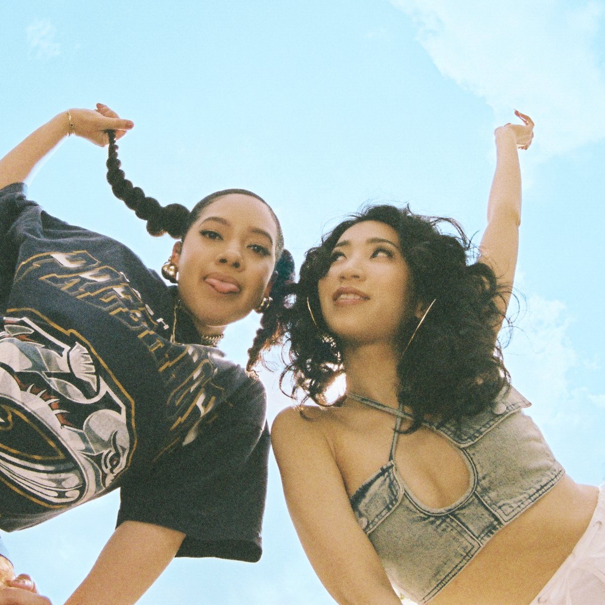 aimi_music's tweet photo. 🧘New Release🧘
aimi × EMI MARIAのコラボ第二弾リリースします👼
2023.05.24
New Single「How’s The Weather?」
Prod. by Modesty Beats
M1. How’s The Weather?🆕
M2. Priority🆕
M3. Day N Night
🎧Pre-Save/Pre-Addはここから⏬
https://t.co/rO8zYvFKbv
#aimi #EMIMARIA #howtheweather https://t.co/j6iHmNS9za