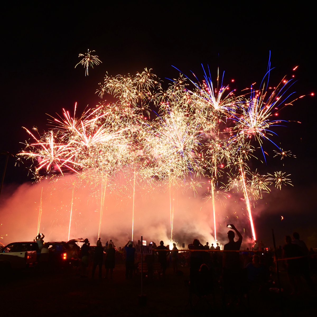 Work in '76 Style this summer 😎 We are #hiring for our 4th of July operations! Offering great compensation, bonus opportunities, and free fireworks with our seasonal #driver, #warehouse, and #intern positions.