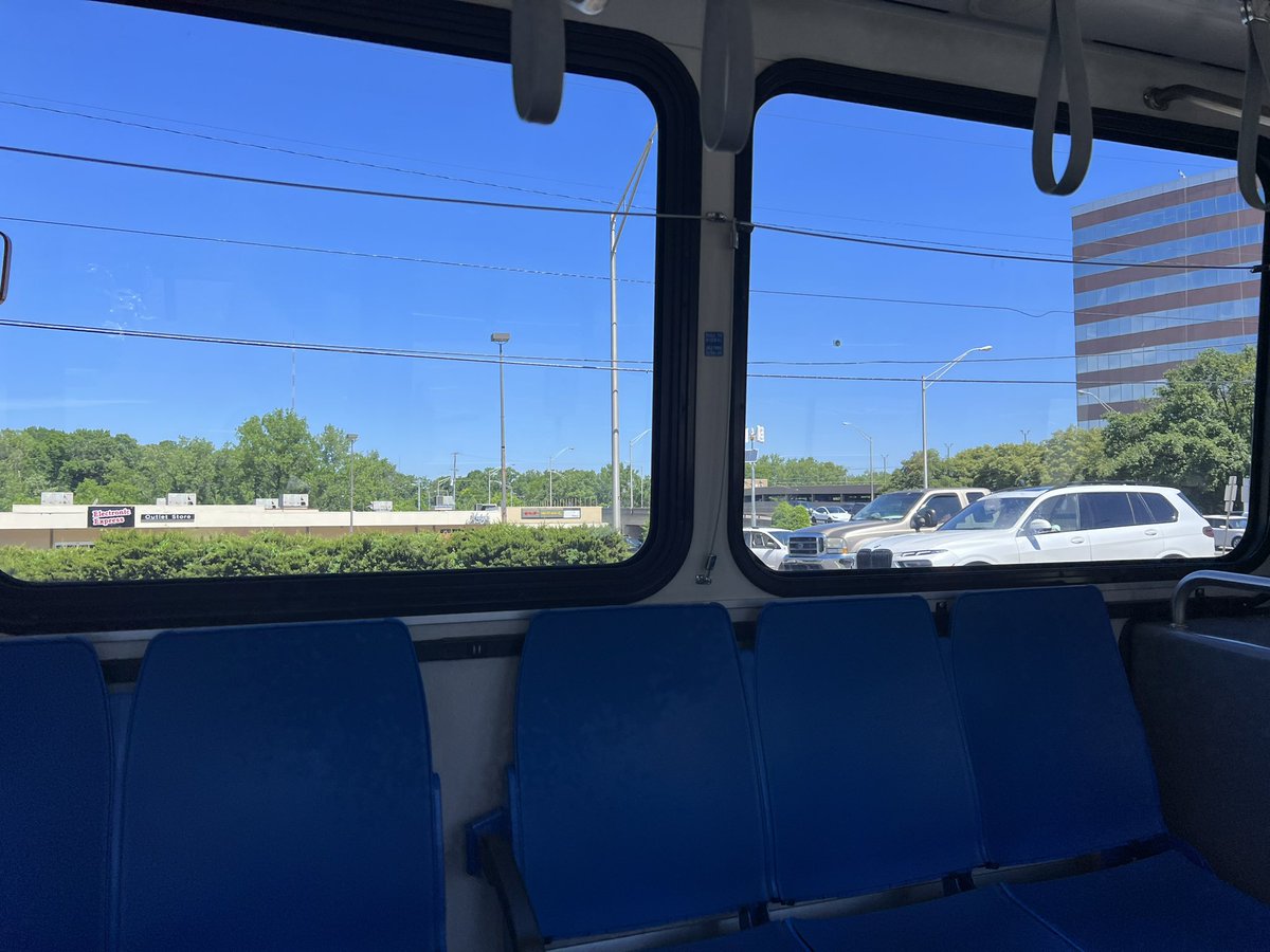 angienashville's tweet image. ☀️🚌Good day to you from the @WeGoTransit #3B. Seven aboard at Harding &amp;amp; Harding, including a first time rider! He got a $4 day-pass. Smooth going through Harding/Woodmont/White Bridge—seriously, less than a minute. #busmore Learn more: wegotransit.com/buy/ticket-typ…