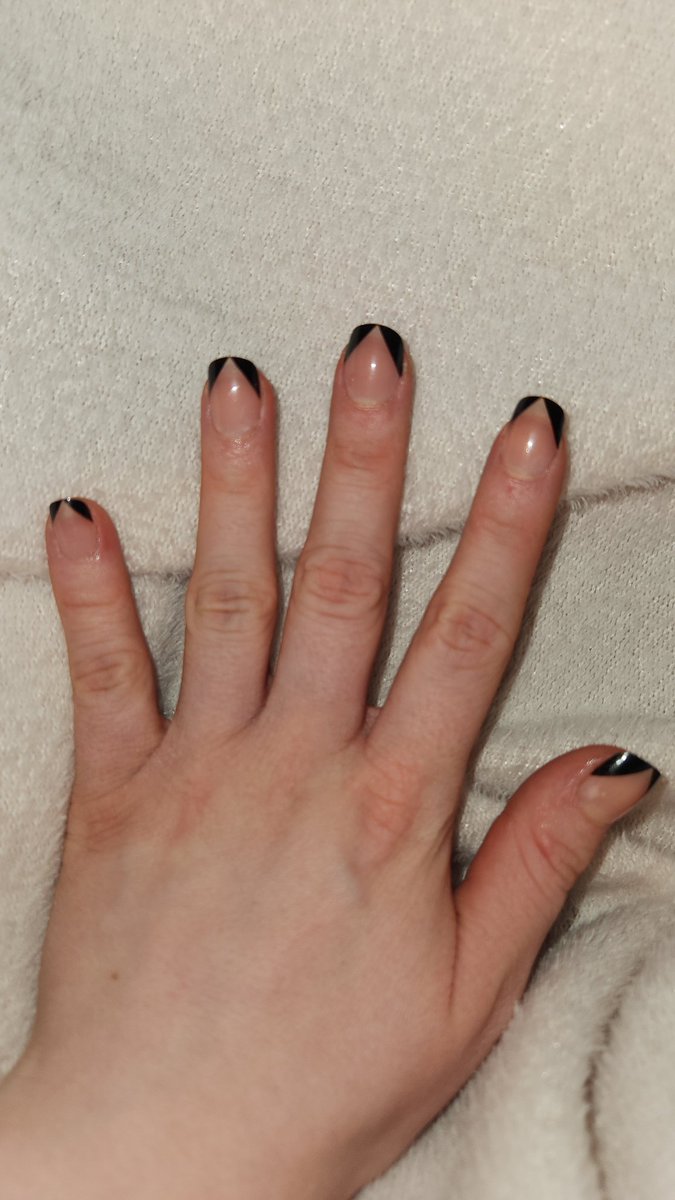 smosmo87's tweet photo. #nail #nails #blacktips https://t.co/Bii9P0qKpF
