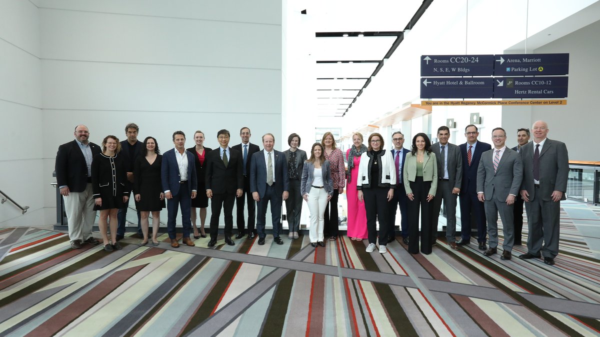 The JU Open Plus Editorial Board had its very first in-person meeting at #AUA23 🎉 This team is committed to publishing premier sound science urological research 💯 Peer-reviewed JUOP is Gold Open Access, which means your published article is globally accessible upon publication!