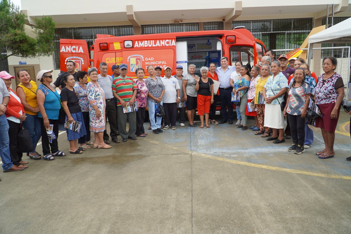Donamos una nueva ambulancia al Cuerpo de Bomberos Municipal de Pasaje.  

Aprovecho la oportunidad para pedir, a las autoridades del Ministerio de Salud Pública que agilicen los trámites respectivos, para que las dos ambulancias comiencen a funcionar de inmediato en Pasaje.